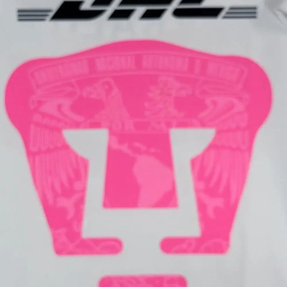 Special-edition 2018 Nike Pumas UNAM jersey ft. UNAM crest in vivid pink Sz S